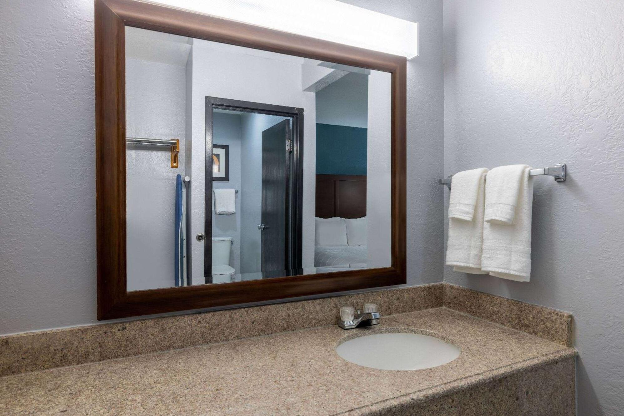 Travelodge By Wyndham Brooklyn Center Zewnętrze zdjęcie