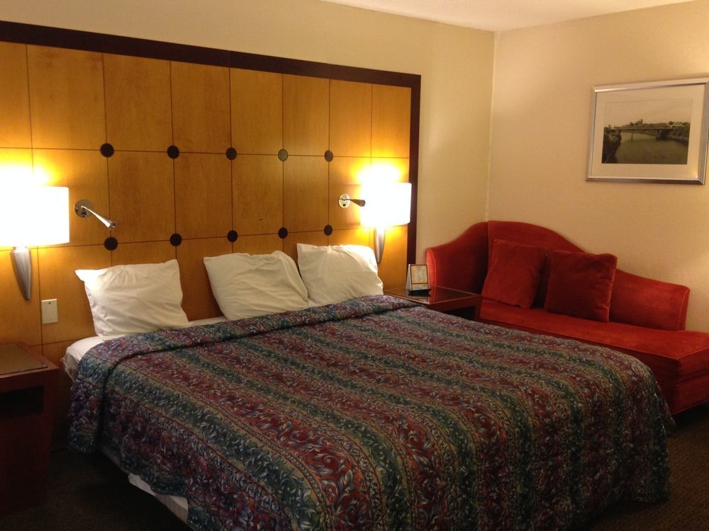 Travelodge By Wyndham Brooklyn Center Zewnętrze zdjęcie