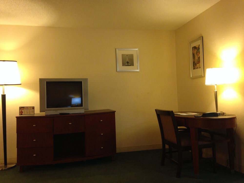 Travelodge By Wyndham Brooklyn Center Zewnętrze zdjęcie